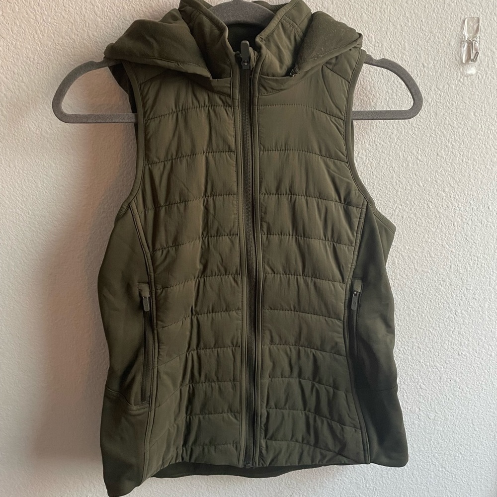 LULULEMON Green Vest W/Detachable Hood